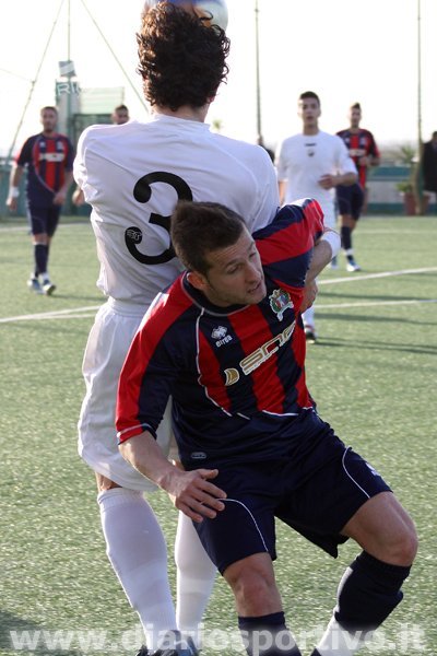 Carlo Sedda salta su Fabio Oggiano